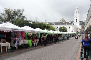 La Feria Consume Lo Nuestro se lleva a cabo en la Plaza Grande. Foto: Carina Acosta / El Tel&eacute;grafo 