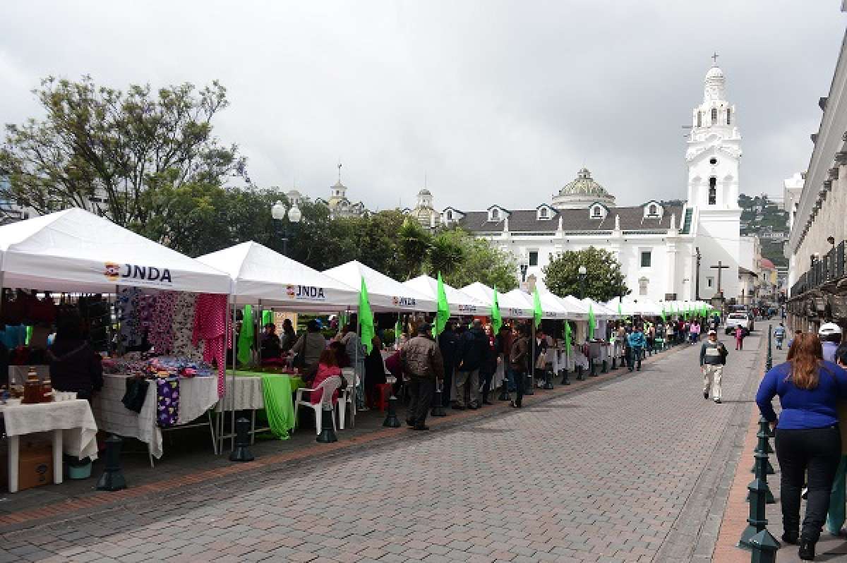La Feria Consume Lo Nuestro se lleva a cabo en la Plaza Grande. Foto: Carina Acosta / El Tel&eacute;grafo 