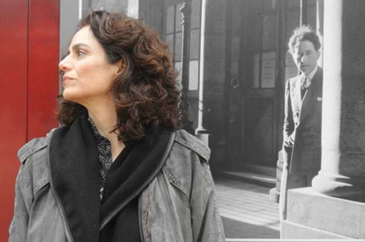 Mar&iacute;a Gabriela Alem&aacute;n. Profesi&oacute;n: Escritora. Nacionalidad: Ecuatoriana Libros publicados: En el pa&iacute;s rosado, Maldito coraz&oacute;n, Zoom, La acr&oacute;bata del hambre.
