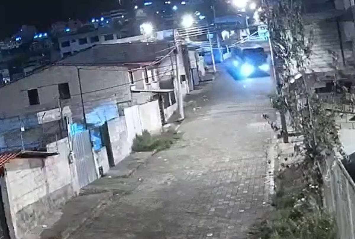 El bus se estrell&oacute; contra una casa.