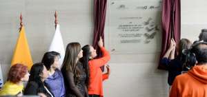 En un acto en la Asamblea, las autoridades develaron una placa en memoria de las v&iacute;ctimas de femicidio.