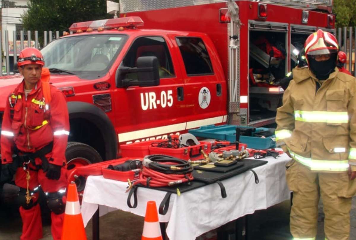 Equipo especializado contra Incendios Forestales del Cuerpo de Bomberos de Quito viajará a Chile