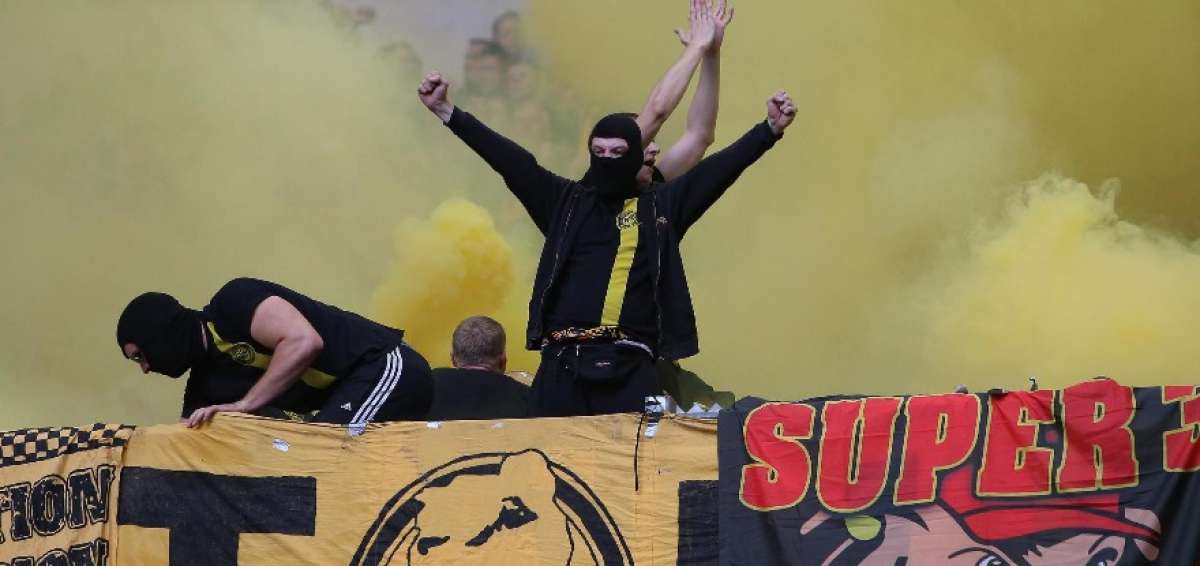 Casi un centenar de hinchas del Borussia Dortmund tienen prohibido entrar a los estadios