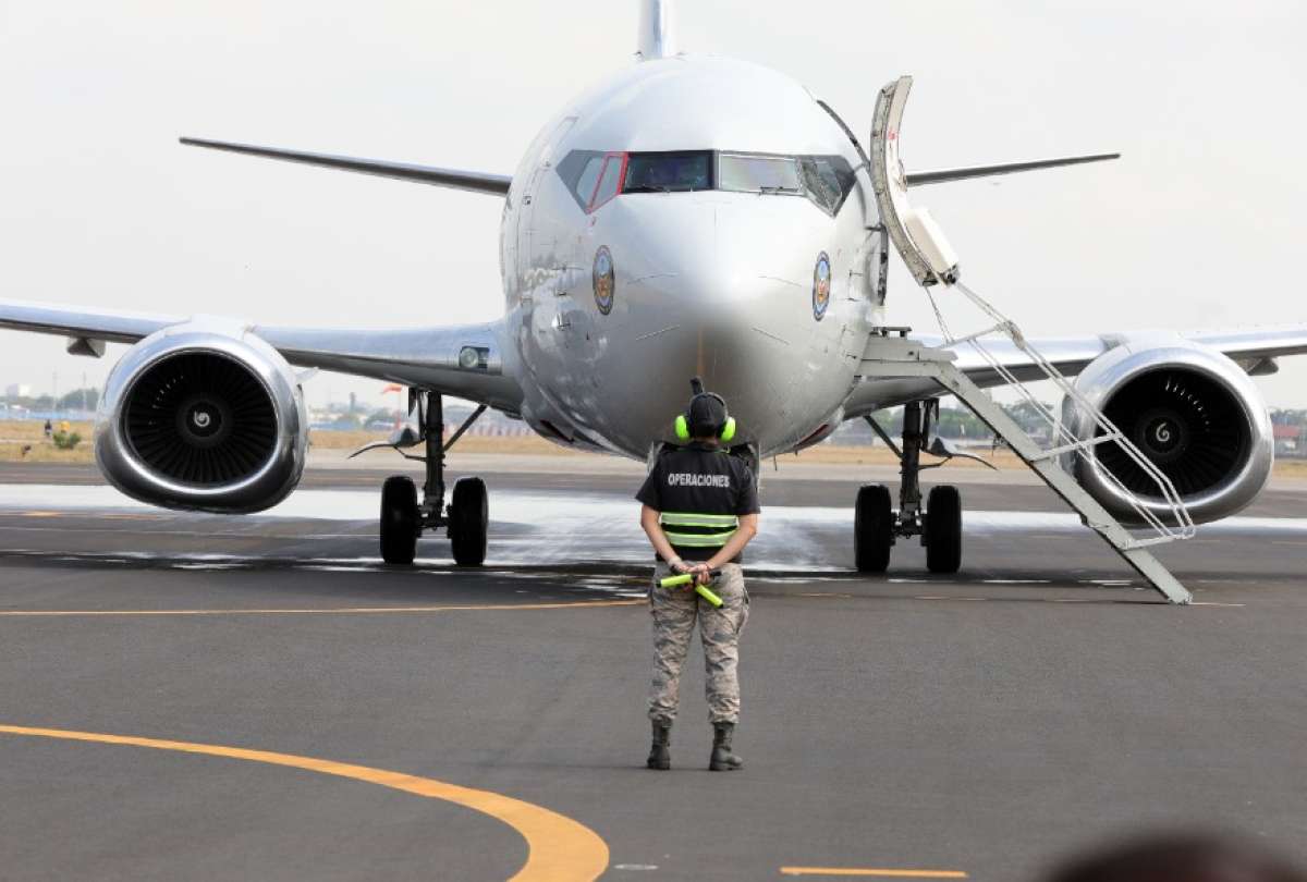 El Gobierno entreg&oacute; un avi&oacute;n a las Fuerzas Armadas para fortalecer la seguridad y el apoyo humanitario en Ecuador. 