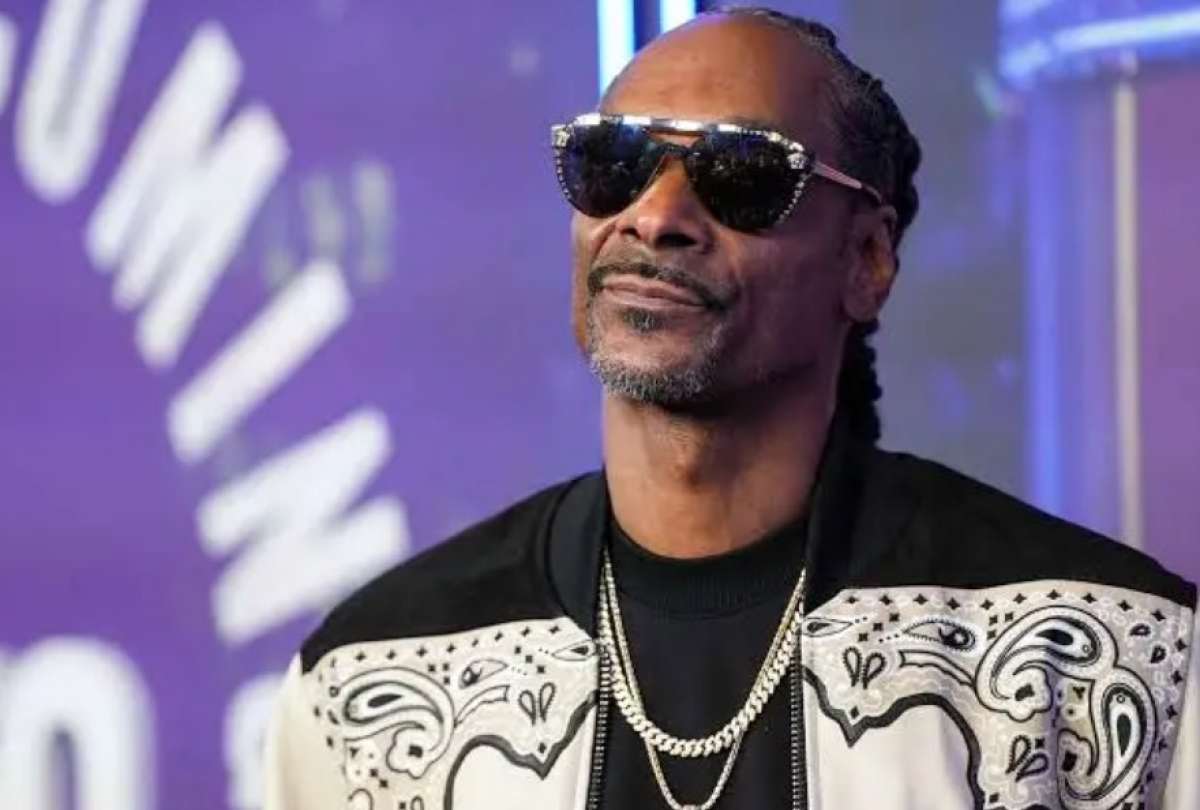 Snoop Dogg acompa&ntilde;a a su hija Cori Broadus en un momento de duelo familiar.