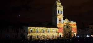 Las paredes de la Catedral sirvieron de tel&oacute;n para la exhibici&oacute;n &lsquo;Un universo po&eacute;tico&rsquo;, la noche de ayer.