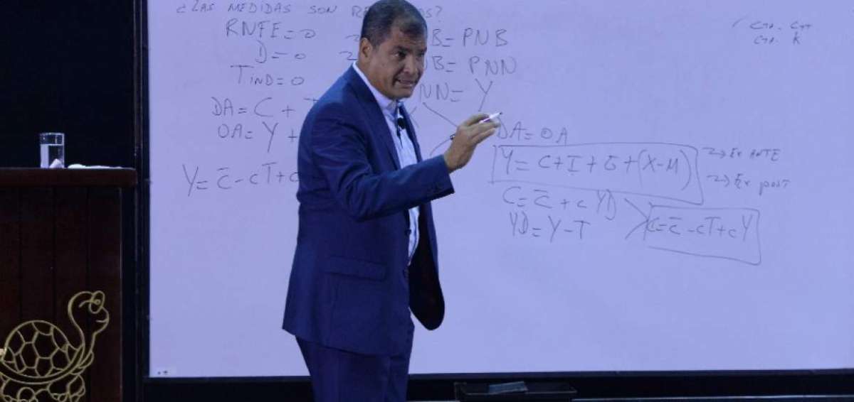 El mandatario dict&oacute; una charla econ&oacute;mica en la Espol, en Guayaquil.