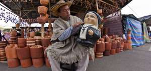 Los alfareros de La Victoria (cant&oacute;n Pujil&iacute;) y de Picaihua (Ambato) exhiben sus mejores creaciones en barro a precios que van desde $ 1,50.  