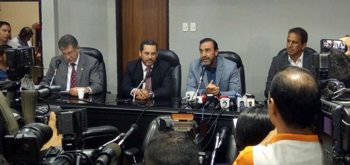 El presidente de Emelec, Nassib Neme, fue el encargado de dar el anuncio por parte de los dirigentes de los clubes.