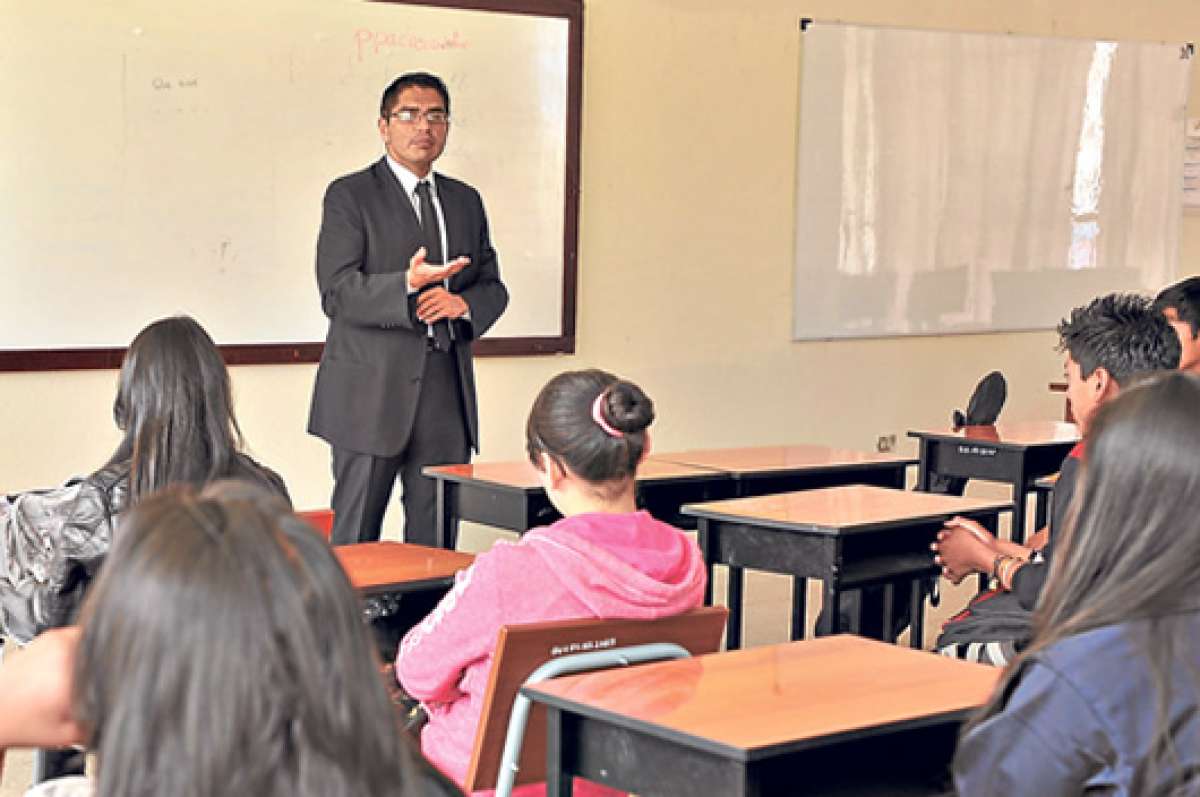 El curso de educaci&oacute;n b&aacute;sica flexible es totalmente gratuito. Tanto los &uacute;tiles escolares como los uniformes no tendr&aacute;n costo para los estudiantes. Foto: Archivo.