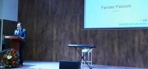 Falcon&iacute; presenta su libro "Escritos en clave morse"