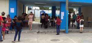 En el colegio 9 de Octubre de Machala estuvieron registradas 12.000 personas para votar.