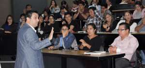 Otorgar herramientas de innovaci&oacute;n para iniciar emprendimientos es el objetivo de los seminarios. Las ponencias captaron la atenci&oacute;n estudiantil.