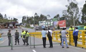 En el caso de la provincia del Carchi, al norte del Ecuador, el paso ser&aacute; restringido para la circulaci&oacute;n vehicular y peatonal por los pasos lim&iacute;trofes del Puente Internacional de Rumichaca. 