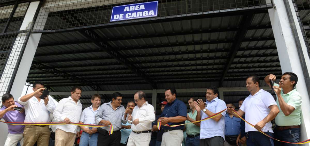 El ministro de Agricultura, Javier Ponce, inaugur&oacute; la obra, en compa&ntilde;&iacute;a de los socios de Aprobanec y productores de la zona.