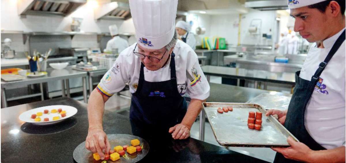 Mi&ntilde;o cree que el gusto por la cocina surge de una pasi&oacute;n desmedida por plasmar en un plato sabores y presentaciones que satisfagan al cliente.