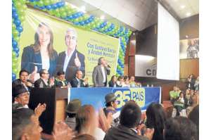 Gustavo Baroja present&oacute; su candidatura a la Direcci&oacute;n de Pichincha de Alianza PAIS ayer en el Consejo Nacional Electoral (CNE). Foto:  Saskia Chac&oacute;n/ El Tel&eacute;grafo