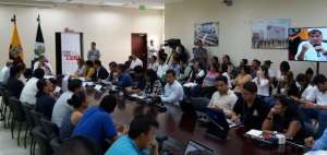 El mandatario ofreci&oacute; un conversatorio con medios de comunicaci&oacute;n en Los R&iacute;os. 