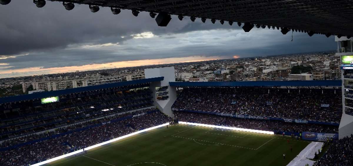 M&aacute;s de 36.000 personas acudieron al estadio Banco del Pac&iacute;fico, Capwell. Las tribunas de las calles San Mart&iacute;n y General G&oacute;mez lucieron repletas. Hubo hinchas que observaron de pie la programaci&oacute;n.