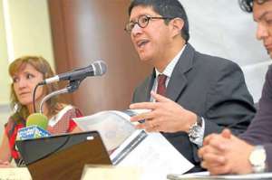 El ministro de Desarrollo Urbano y Vivienda, Diego Aulestia (centro), aclar&oacute; conceptos sobre el proyecto de la ley de uso del suelo. Foto: Santiago Aguirre.
