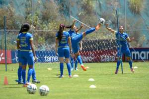 La &lsquo;Tri&rsquo; femenina entrena en la Casa de la Selecci&oacute;n, previo a su participaci&oacute;n en la Copa Am&eacute;rica que iniciar&aacute; el pr&oacute;ximo 11 de septiembre. Foto: Santiago Aguirre.