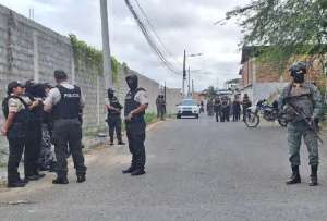 Agentes de la Policía detallan el funcionamiento del sistema ilegal de cámaras hallado en la vivienda de Adolfo Macías, alias “Fito”.