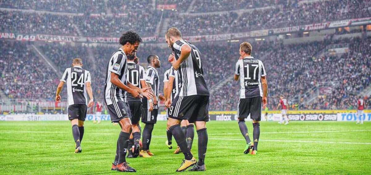 Higua&iacute;n pone l&iacute;der provisional a Juventus con doblete en San Siro