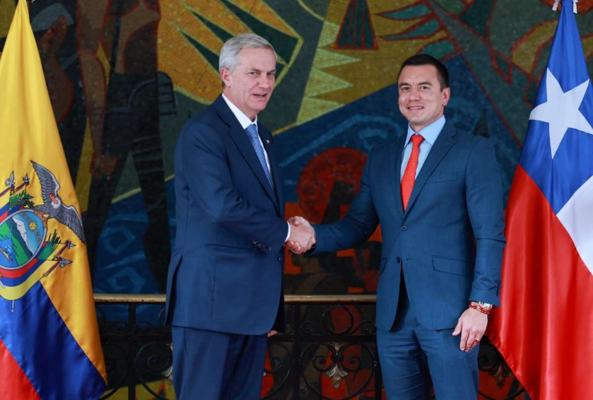 Jos&eacute; Antonio Kast (izq.) y Daniel Noboa, tras su reuni&oacute;n en Carondelet. 