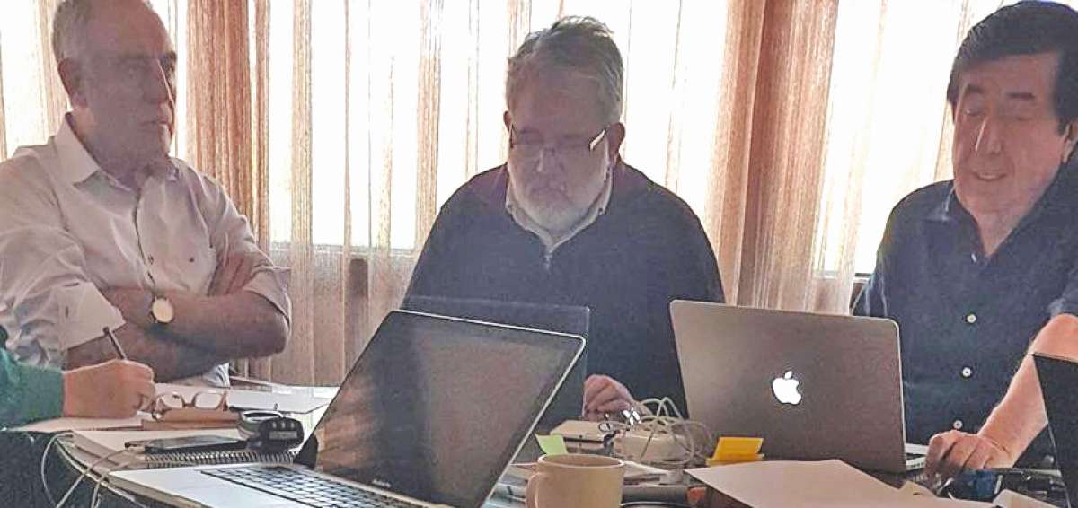 Paco Moncayo (Izq.) se reuni&oacute; con el asesor pol&iacute;tico Dur&aacute;n Barba (derecha) y el analista Luis Verdesoto (centro).