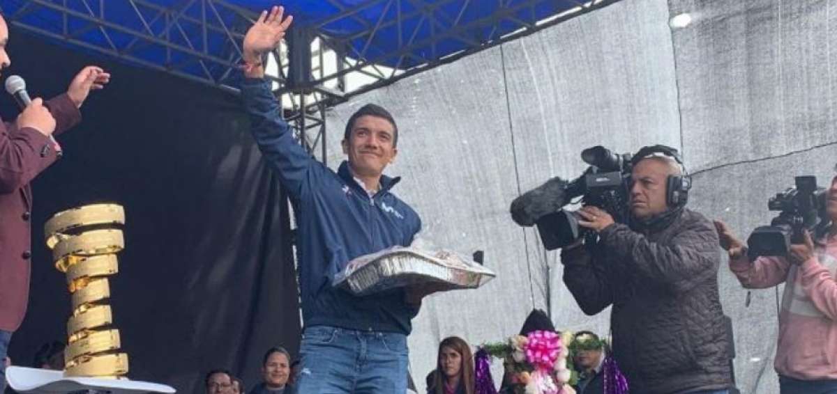 Carapaz se quiebra al recordar a su mentor