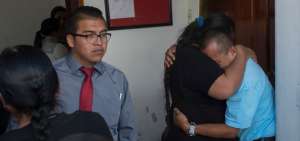 Familiares de los fallecidos retiraron los cuerpos de las v&iacute;ctimas en la morgue de Machachi.