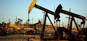 Imagen referencial sobre trabajo en campos petroleros en el pa&iacute;s.