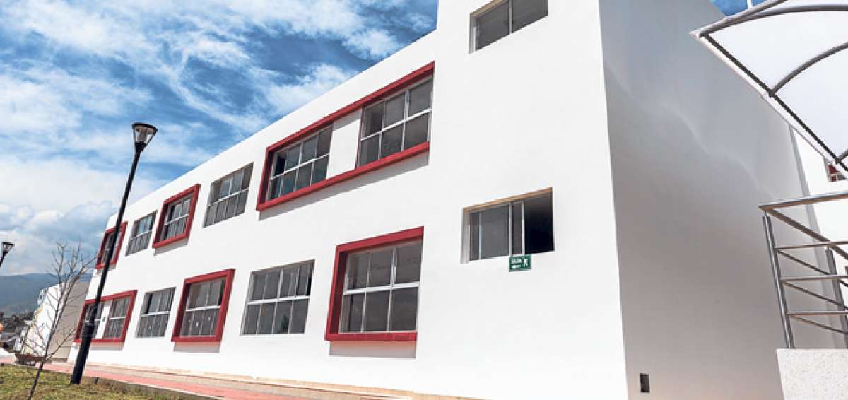 La Unidad Educativa R&eacute;plica 24 de Mayo, ubicada en el sector de la Mena 2, fue inaugurada en el a&ntilde;o 2014 por el Presidente de la Rep&uacute;blica. Foto: Archivo/ El Tel&eacute;grafo