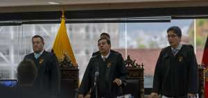De izquierda a derecha los jueces nacionales Iv&aacute;n Saquicela, Iv&aacute;n Le&oacute;n y Marco Roldr&iacute;guez, encargados del juicio. Han sido recusados..