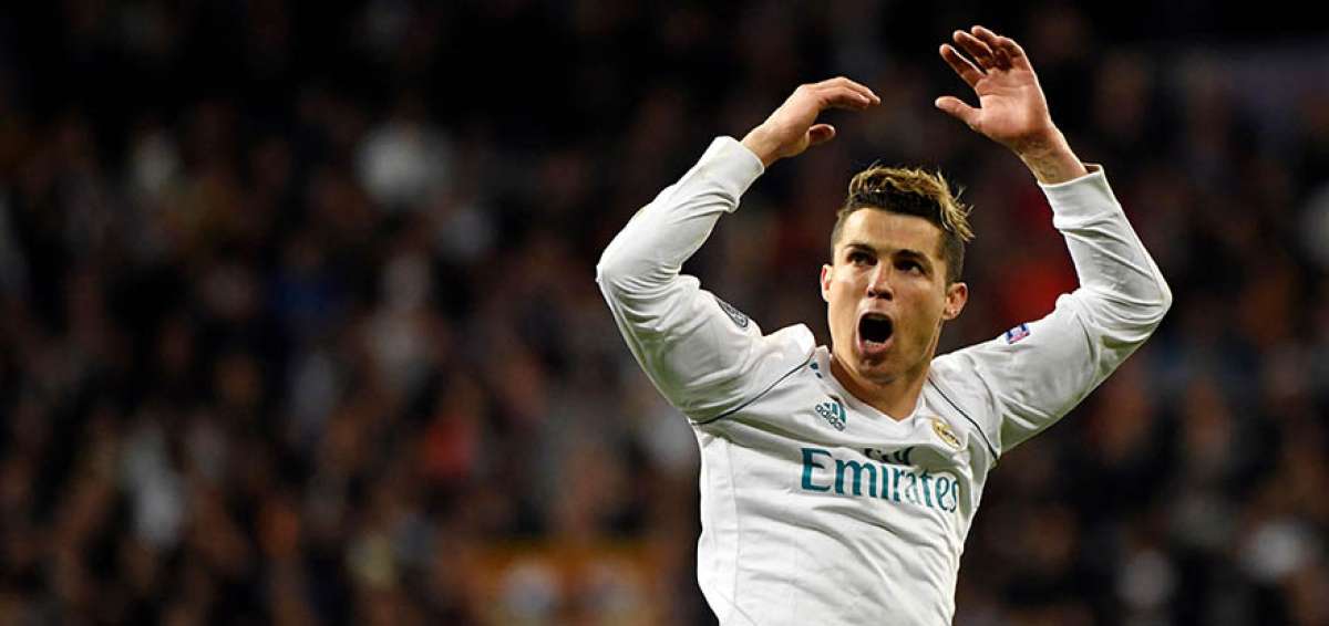 Cristiano Ronaldo festeja la conquista que le dio la clasificaci&oacute;n al Real Madrid a las semifinales de la Champions. 