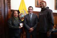 Michael Morales fue condecorado por el presidente Noboa en Carondelet.
