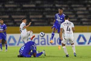 Emelec volvió a perder en Quito