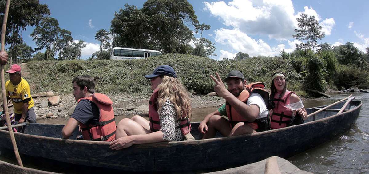 En la comunidad Pomona, ubicada a 15 minutos de Puyo, los turistas pueden disfrutar de paseos en canoas debido a la pasividad de las aguas del r&iacute;o Pastaza.  