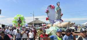 Luego de la misa campal con San Pedro y San Pablo, se realiz&oacute; una procesi&oacute;n fluvial con 350 embarcaciones.