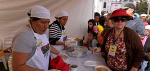 El objetivo del encuentro es vender cerca de 5 mil platos; los fondos ser&aacute;n para los damnificados para el terremoto. 