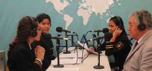 Durante las jornadas de transmisi&oacute;n, los estudiantes realizan entrevistas en directo a profesores y personajes que hacen noticia en el &aacute;mbito social.