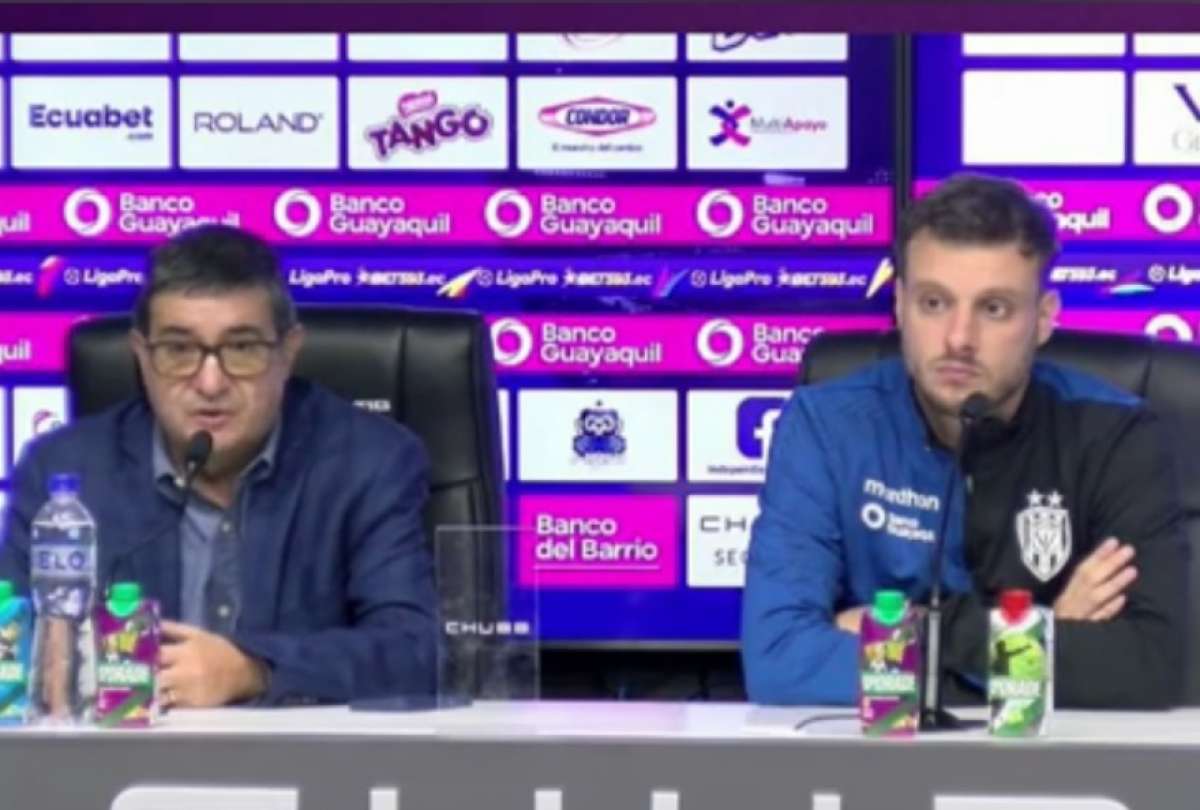 Santiago Morales (izquierda) habló sobre el impasse con Barcelona