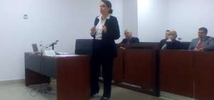 Una jueza expone los criterios jur&iacute;dicos que utiliz&oacute; en un dictamen durante la evaluaci&oacute;n oral.