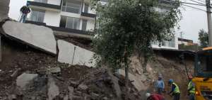 En el sector del Pinar Alto un muro colaps&oacute;, debido a las lluvias de la temporada.