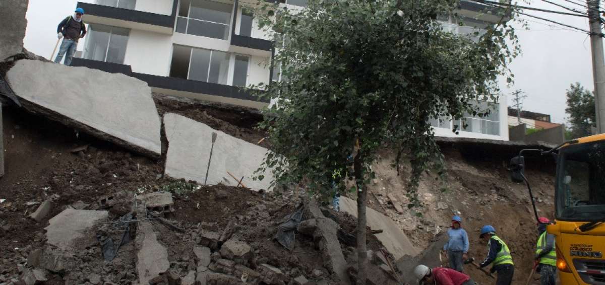 En el sector del Pinar Alto un muro colaps&oacute;, debido a las lluvias de la temporada.