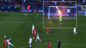 El arquero Igor Akinfeev fue agredido con una bengala el pasado 27 de marzo. FOTO: Internet