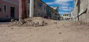 La EEQ dej&oacute; escombros tras obras
