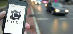 Uber es una aplicaci&oacute;n de tel&eacute;fonos inteligentes que sirve para pedir taxis. Se inici&oacute; en Estados Unidos.