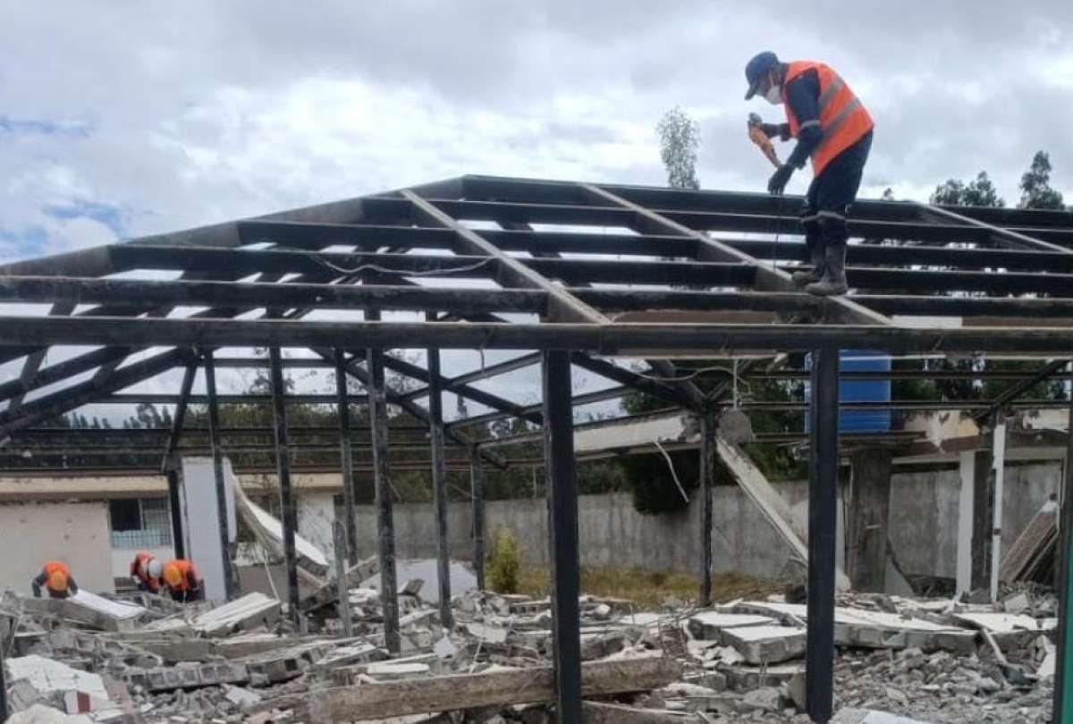 El Gobierno Nacional rehabilitará cinco centros de salud en Latacunga. 