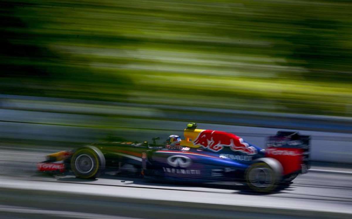 El piloto de Red Bull super&oacute; con su auto a la escuder&iacute;a Mercedes. Foto: EFE